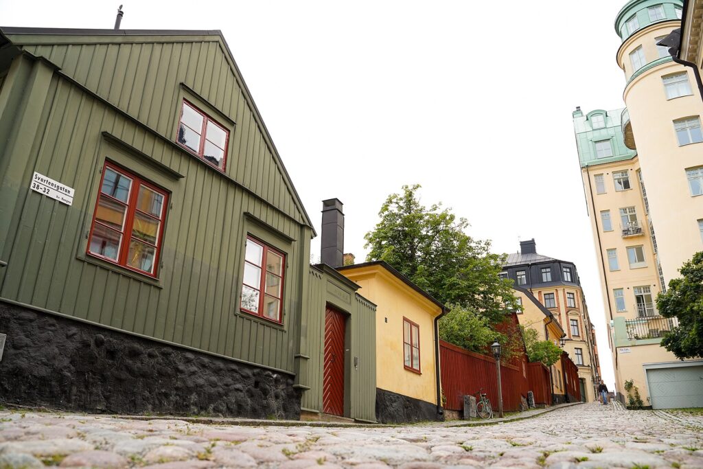 Stenhus längs Svartensgatan på Södermalm